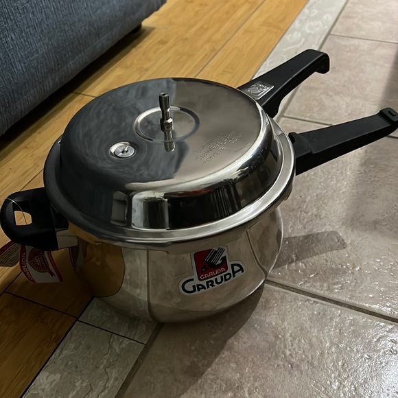 Stainless steel Pressure cooker - Picture 1 of 2